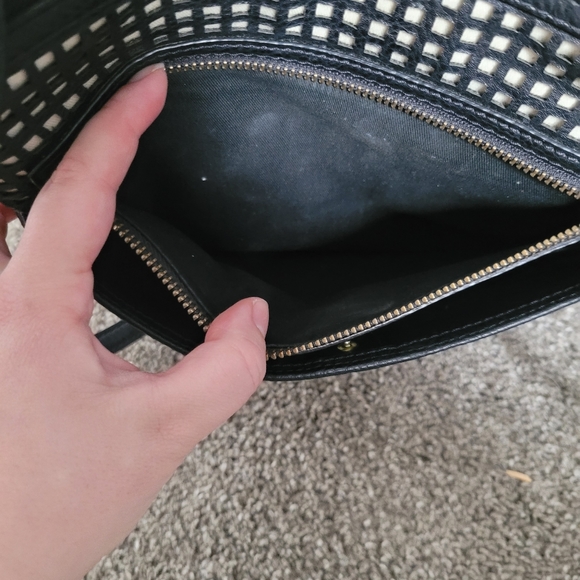 Fossil Leather Gingham Crossbody Purse with lots of pockets - Picture 10 of 14